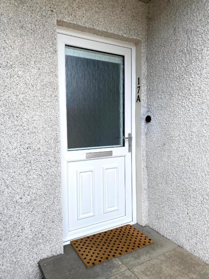 Bright 2-Bedroom Apartment With Parking In Montrose Exterior foto